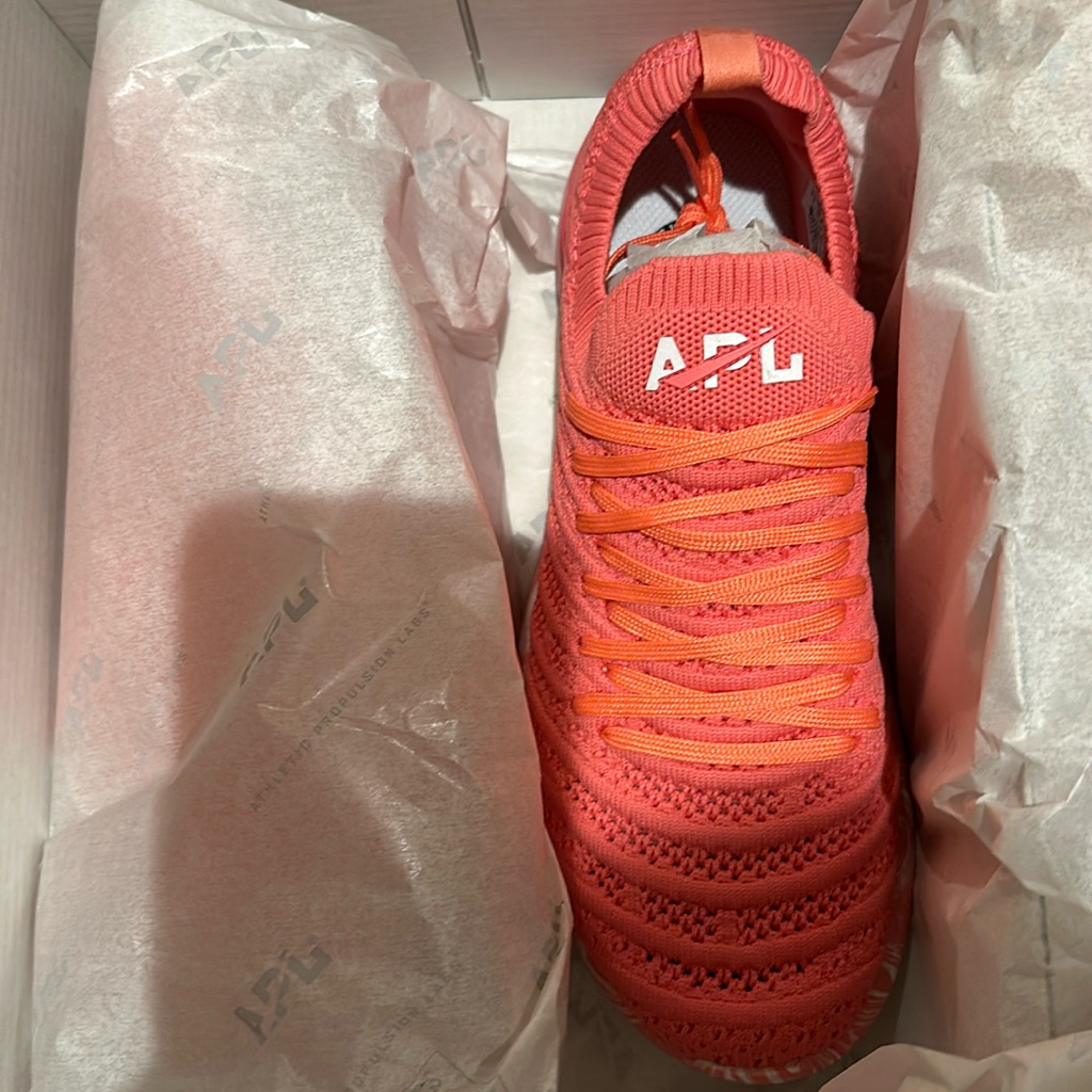 Apl Women’s Shoes 7.5 Brand New